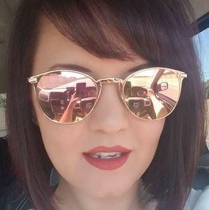 Meet your Posher, Posh